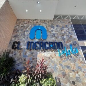 Local Comercial Para Comida Rápida En Centro Comercial Mercado La Isla