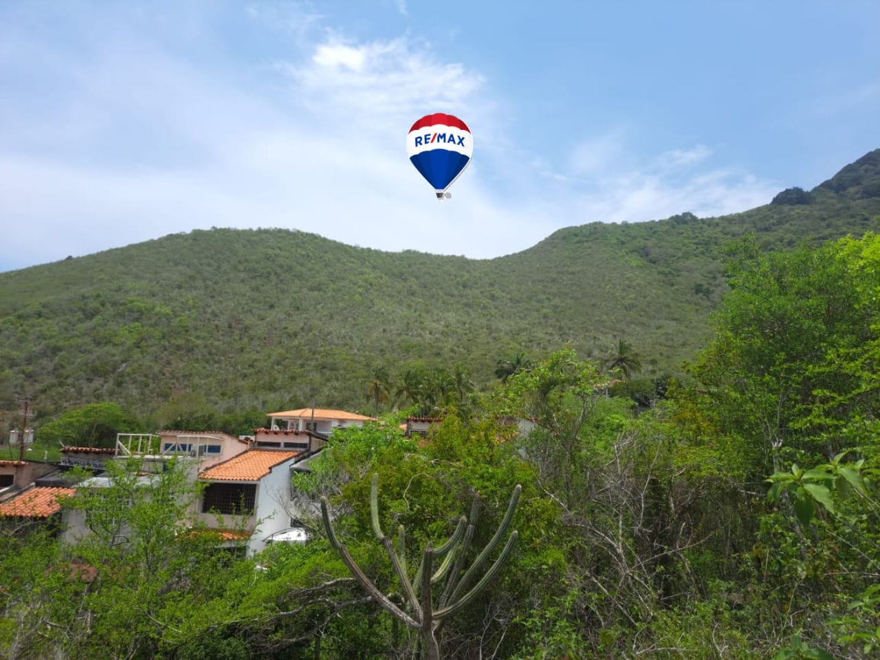 Terreno Con Vista Al Mar En El Cardón, Urb. Manantiales De Guayamuri Country Club. - Imagen 17