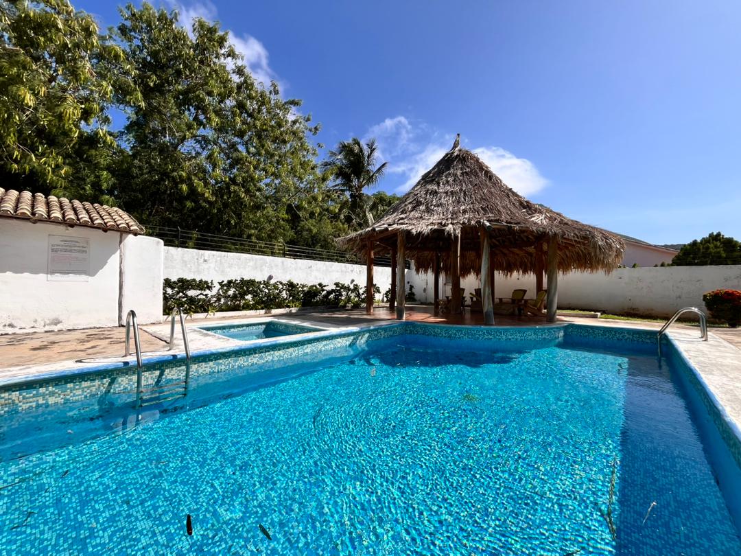 Townhouse en Venta, Conj Jardines De Guayamury, El Salado, Antolín, Isla De Margarita.