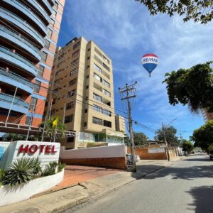 Terreno En Calle Campos, Con Zona Residencial, Natural, Con Vista A La Calle