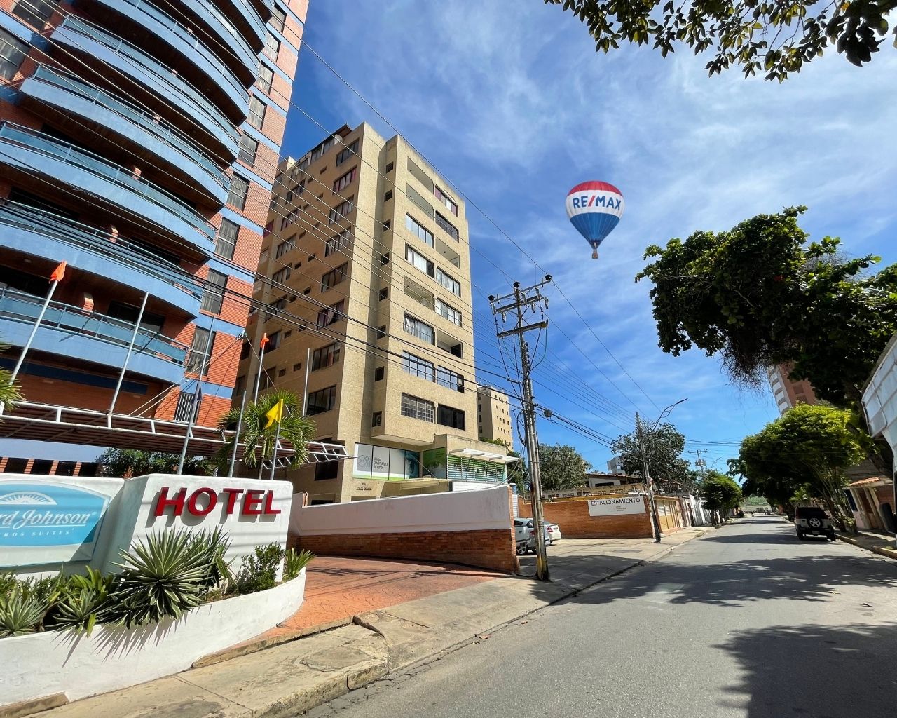 Terreno En Calle Campos, Con Zona Residencial, Natural, Con Vista A La Calle