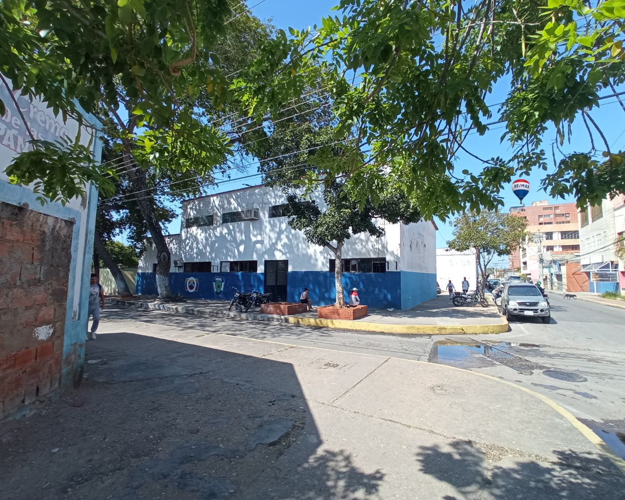 LOCAL COMERCIAL, AMPLIO Y VERSATIL EN VENTA EN PORLAMAR ISLA DE MARGARITA - Imagen 14