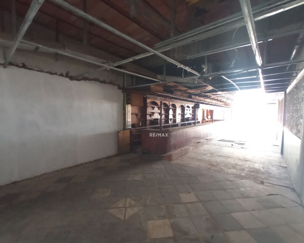 LOCAL COMERCIAL, AMPLIO Y VERSATIL EN VENTA EN PORLAMAR ISLA DE MARGARITA - Imagen 7