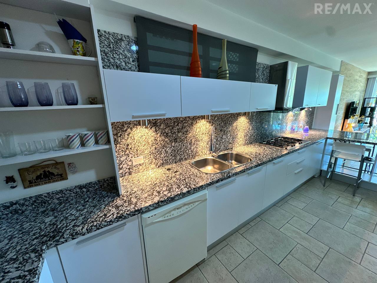Apartamento, En Venta, Cond. Costasol, La Auyama, Isla De Margarita, 159 mt2, 3 Habitaciones + 1 de Servicio y 3 Baños + 1 de Servicio - Imagen 3