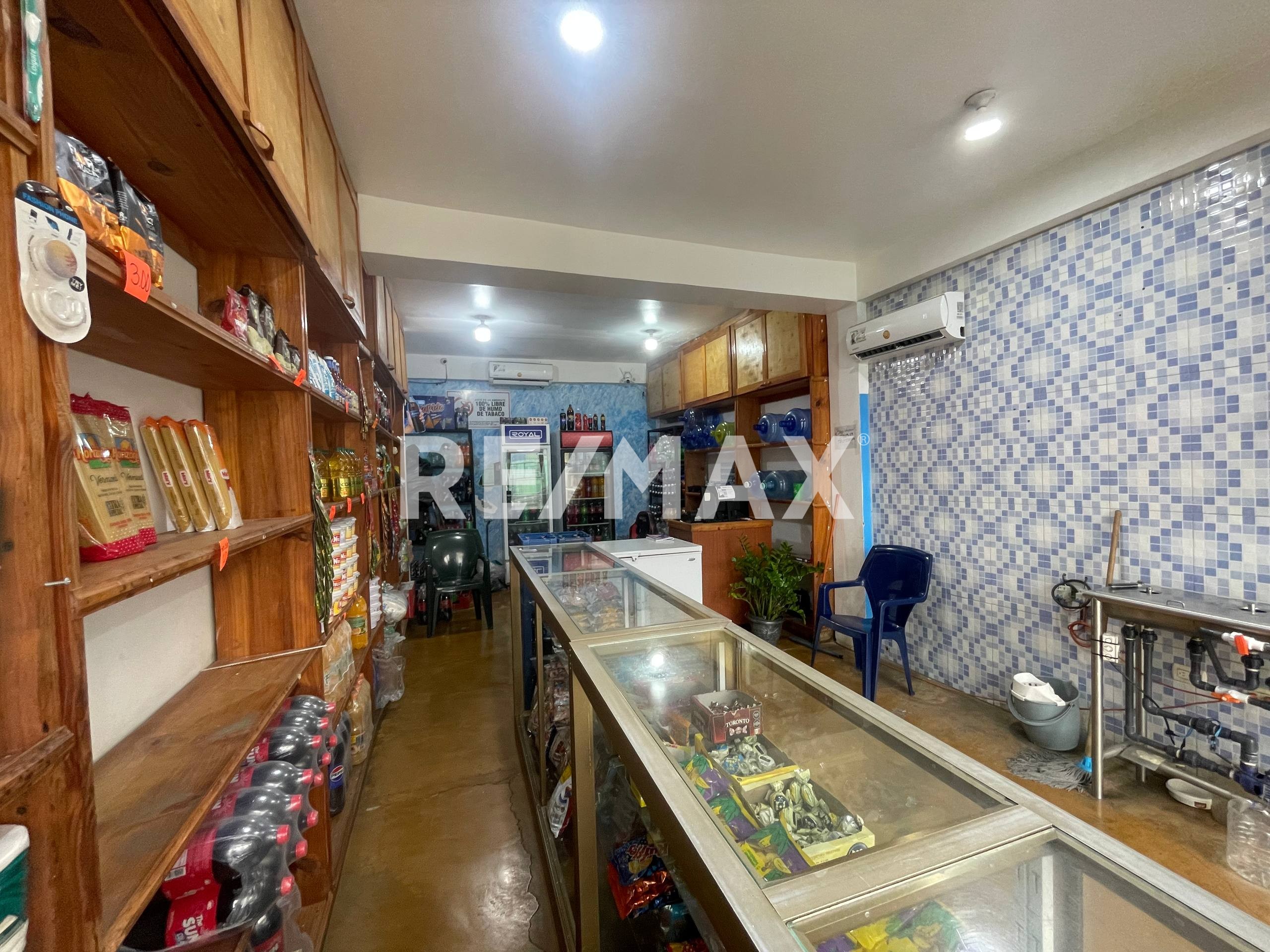 Local, En Venta, Sector Pueblo Nuevo, Calle Meneses, Porlamar, 546 mt2, 3 Baños y 6 Puestos de Estacionamiento - Imagen 3