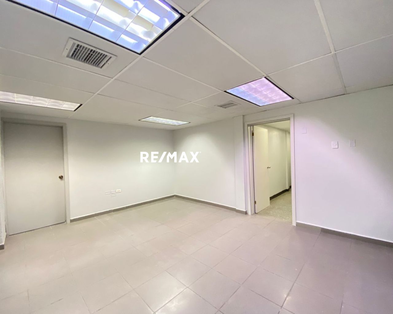 Local Comercial, En Venta, En La Asunción, Nueva Esparta, Isla de Margarita, 170 mt2 y 3 Baños - Imagen 24
