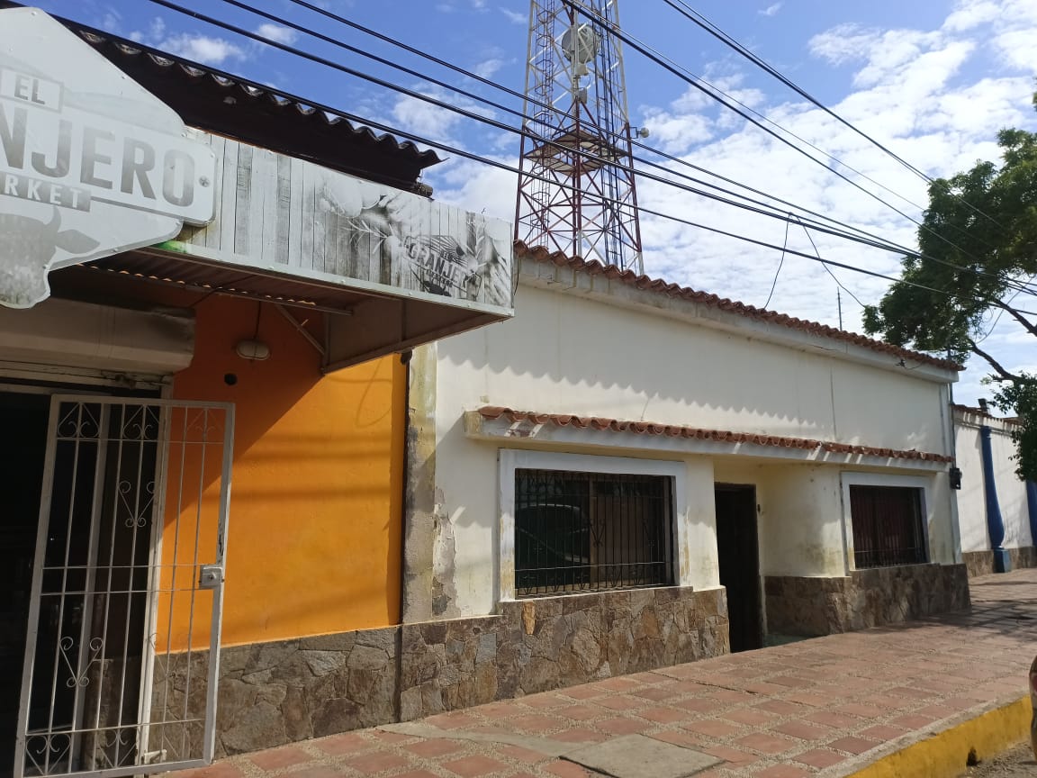 Casa, En Venta, En Punta de Piedras, Nueva Esparta, Isla de Margarita, 306 mt2, 8 Habitaciones y 2 Baños