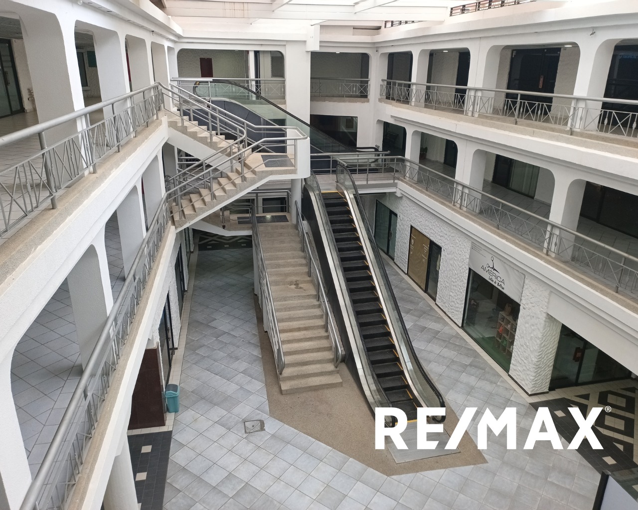 Local, En Alquiler, En Centro Comercial C.C.M, AV. Bolivar, 42,50 mt2 y 1 baño - Imagen 4