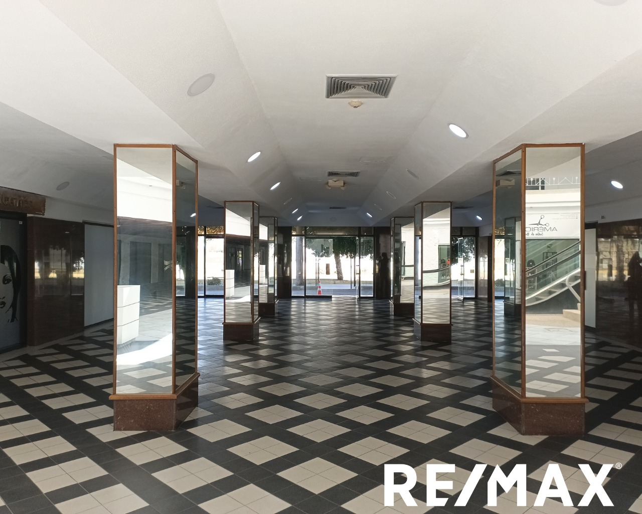 Local, En Alquiler, En Centro Comercial C.C.M, AV. Bolivar, 42,50 mt2 y 1 baño - Imagen 17