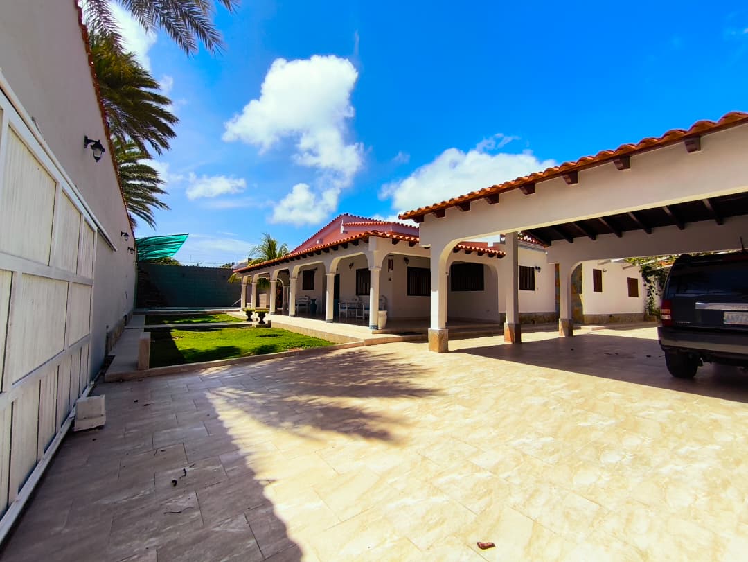 CASA EQUIPADA CON PISCINA, SAUNA Y CANEY TECHADO, EN VENTA, EN URB. PALO SANO, NUEVA ESPARTA, ISLA DE MARGARITA, 934,50 MT2, 5 Habitaciones y 8 Baños - Imagen 3