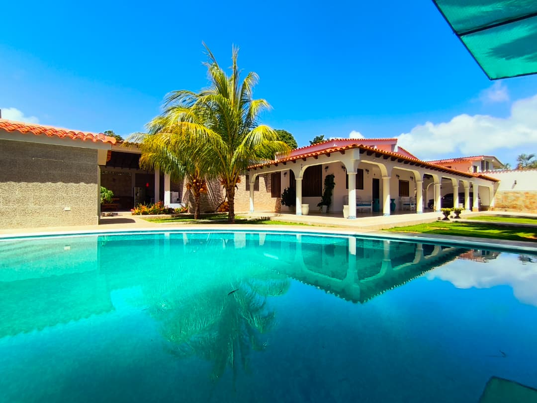 CASA EQUIPADA CON PISCINA, SAUNA Y CANEY TECHADO, EN VENTA, EN URB. PALO SANO, NUEVA ESPARTA, ISLA DE MARGARITA, 934,50 MT2, 5 Habitaciones y 8 Baños - Imagen 6