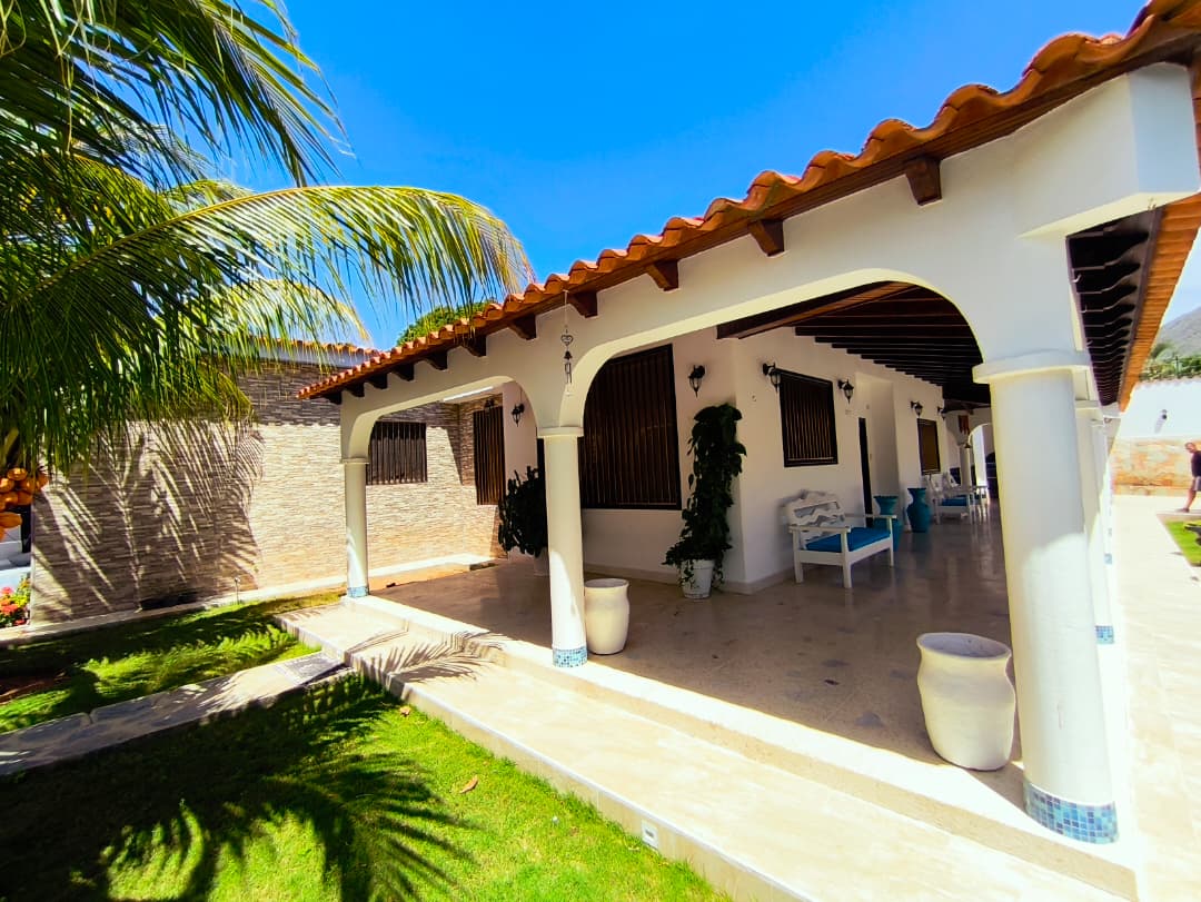 CASA EQUIPADA CON PISCINA, SAUNA Y CANEY TECHADO, EN VENTA, EN URB. PALO SANO, NUEVA ESPARTA, ISLA DE MARGARITA, 934,50 MT2, 5 Habitaciones y 8 Baños - Imagen 7