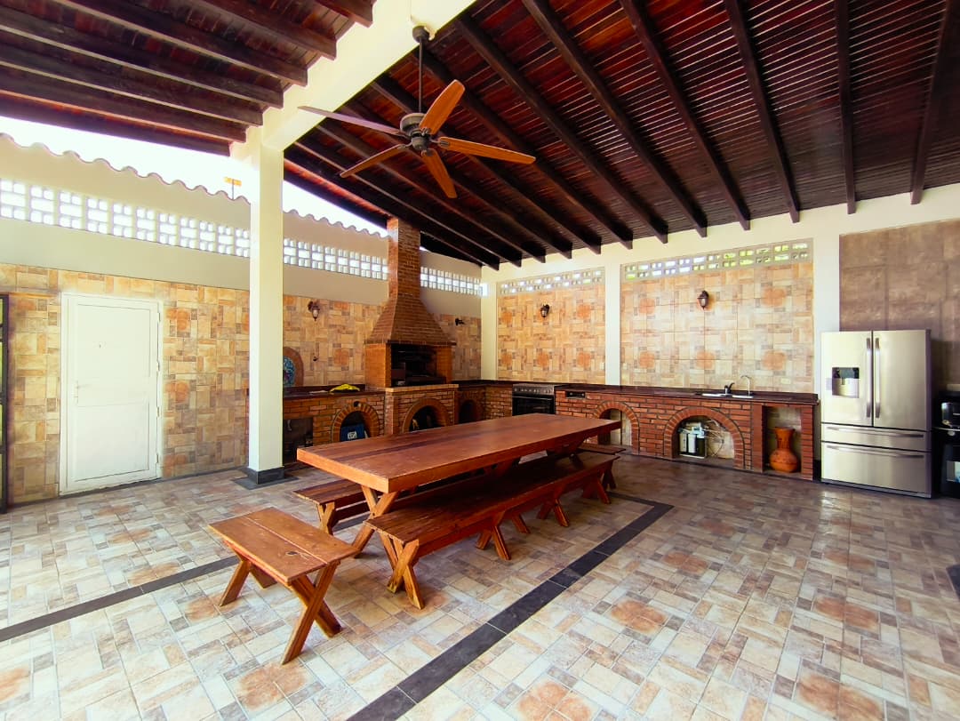 CASA EQUIPADA CON PISCINA, SAUNA Y CANEY TECHADO, EN VENTA, EN URB. PALO SANO, NUEVA ESPARTA, ISLA DE MARGARITA, 934,50 MT2, 5 Habitaciones y 8 Baños - Imagen 9