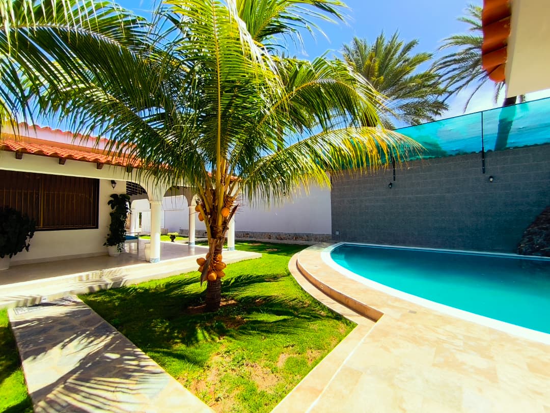 CASA EQUIPADA CON PISCINA, SAUNA Y CANEY TECHADO, EN VENTA, EN URB. PALO SANO, NUEVA ESPARTA, ISLA DE MARGARITA, 934,50 MT2, 5 Habitaciones y 8 Baños - Imagen 11