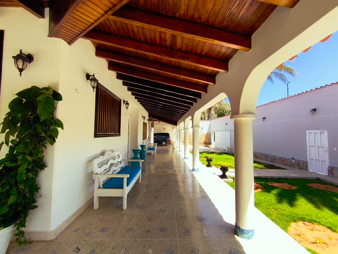 CASA EQUIPADA CON PISCINA, SAUNA Y CANEY TECHADO, EN VENTA, EN URB. PALO SANO, NUEVA ESPARTA, ISLA DE MARGARITA, 934,50 MT2, 5 Habitaciones y 8 Baños - Imagen 12