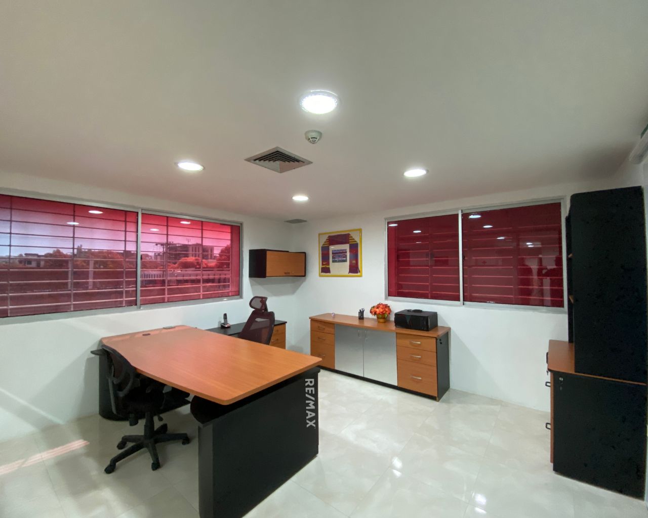 Oficina De Lujo De 411 M², En Alquiler, Primera Planta Operativa Con Oficinas Privadas Y Sala De Juntas + Nivel Sup, En Calle Marcano, Porlamar, Nueva Esparta, Isla de Margarita, 823 MT2, 5 Oficinas y 4 Baños - Imagen 13