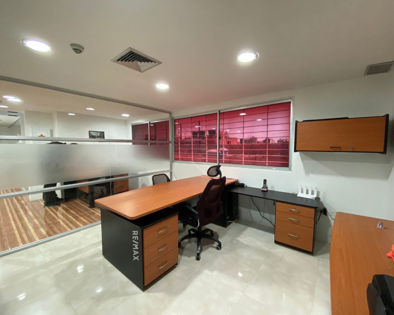 Oficina De Lujo De 411 M², En Alquiler, Primera Planta Operativa Con Oficinas Privadas Y Sala De Juntas + Nivel Sup, En Calle Marcano, Porlamar, Nueva Esparta, Isla de Margarita, 823 MT2, 5 Oficinas y 4 Baños - Imagen 14