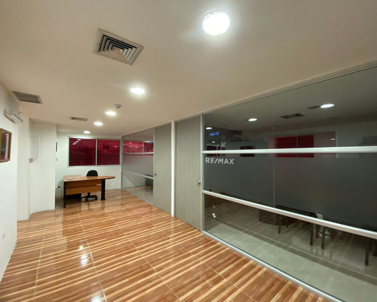 Oficina De Lujo De 411 M², En Alquiler, Primera Planta Operativa Con Oficinas Privadas Y Sala De Juntas + Nivel Sup, En Calle Marcano, Porlamar, Nueva Esparta, Isla de Margarita, 823 MT2, 5 Oficinas y 4 Baños - Imagen 15