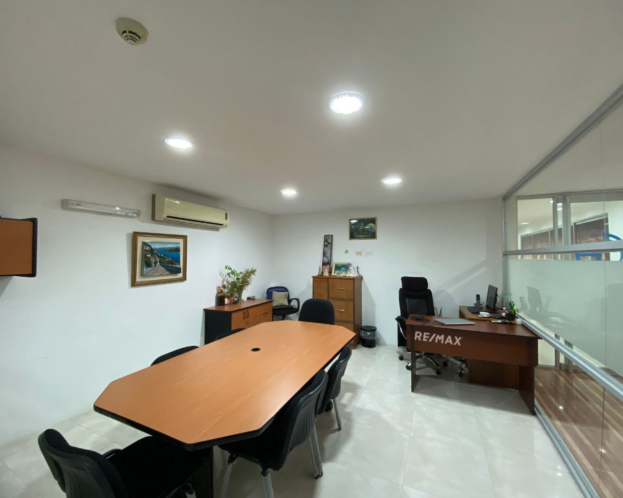 Oficina De Lujo De 411 M², En Alquiler, Primera Planta Operativa Con Oficinas Privadas Y Sala De Juntas + Nivel Sup, En Calle Marcano, Porlamar, Nueva Esparta, Isla de Margarita, 823 MT2, 5 Oficinas y 4 Baños - Imagen 19