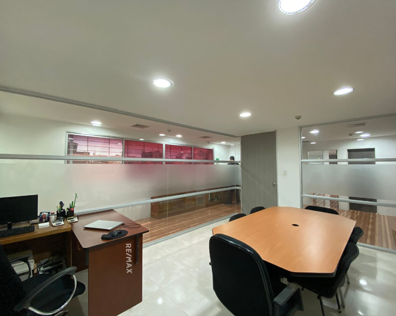 Oficina De Lujo De 411 M², En Alquiler, Primera Planta Operativa Con Oficinas Privadas Y Sala De Juntas + Nivel Sup, En Calle Marcano, Porlamar, Nueva Esparta, Isla de Margarita, 823 MT2, 5 Oficinas y 4 Baños - Imagen 21