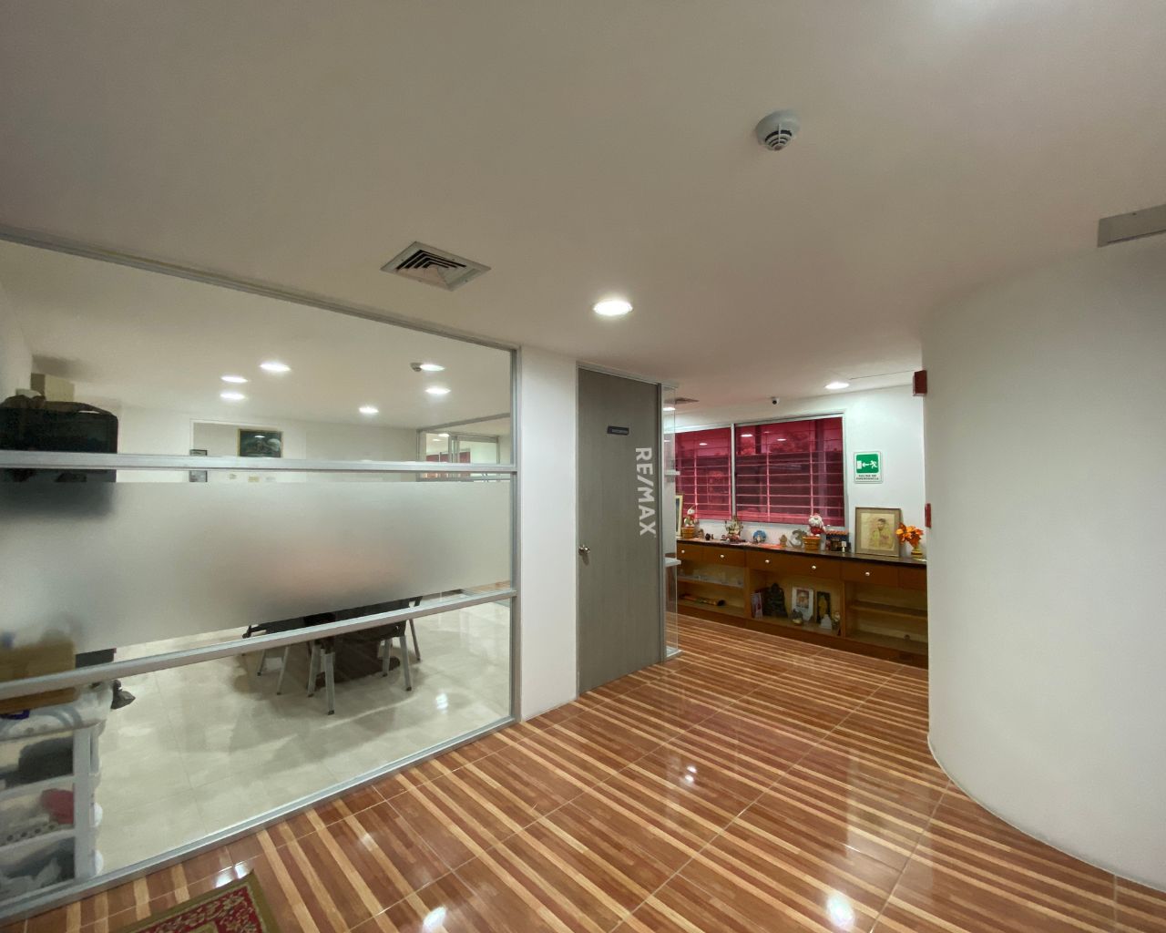 Oficina De Lujo De 411 M², En Alquiler, Primera Planta Operativa Con Oficinas Privadas Y Sala De Juntas + Nivel Sup, En Calle Marcano, Porlamar, Nueva Esparta, Isla de Margarita, 823 MT2, 5 Oficinas y 4 Baños - Imagen 22