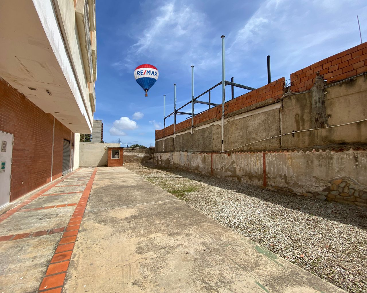 Oficina De Lujo De 411 M², En Alquiler, Primera Planta Operativa Con Oficinas Privadas Y Sala De Juntas + Nivel Sup, En Calle Marcano, Porlamar, Nueva Esparta, Isla de Margarita, 823 MT2, 5 Oficinas y 4 Baños - Imagen 3
