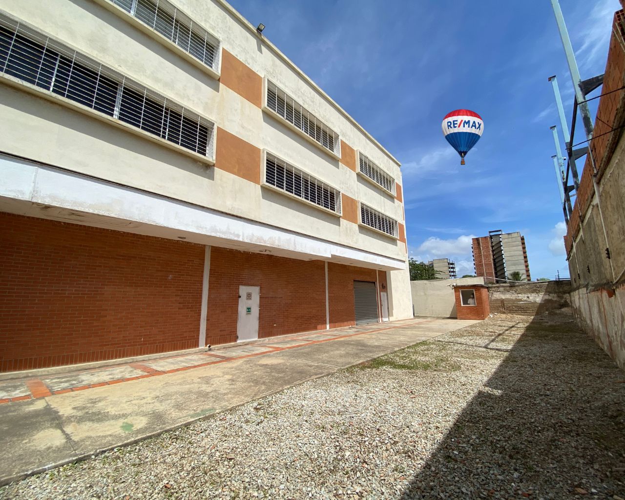 Oficina De Lujo De 411 M², En Alquiler, Primera Planta Operativa Con Oficinas Privadas Y Sala De Juntas + Nivel Sup, En Calle Marcano, Porlamar, Nueva Esparta, Isla de Margarita, 823 MT2, 5 Oficinas y 4 Baños - Imagen 4