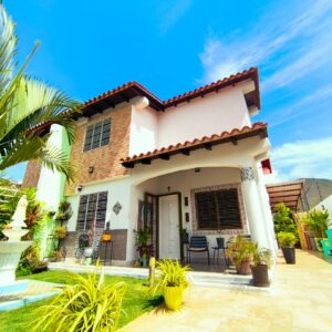Townhouse, En Venta, Urbanización Los Olivos, Nueva Esparta, Isla de Margarita, 180 Mt2, 4 Hab y 2 1/2 Baños