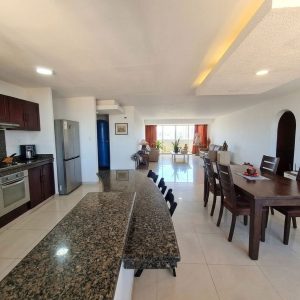 Apartamento, En Venta, En Conjunto Residencial Los Sauces, Urbanización Costa Azul, Nueva Esparta, Isla de Margarita, 220 mt2, 4 Hab y 3 Baños