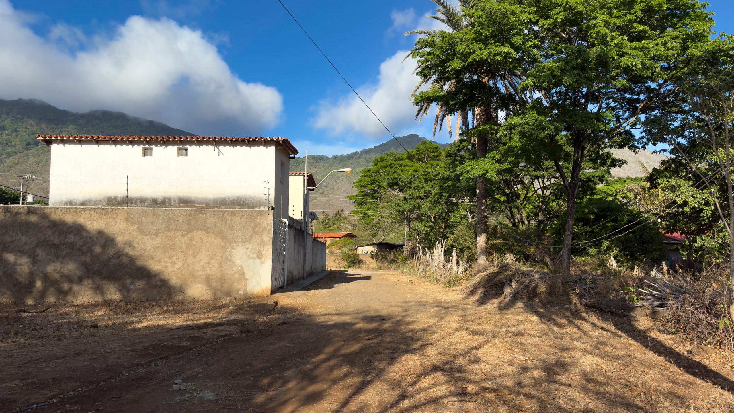 Terreno Con Potencial Para Casa En La Montaña, En La AV. Guayabal, La Asunción, Nueva Esparta, Isla de Margarita, 400,36 mt2 - Imagen 2