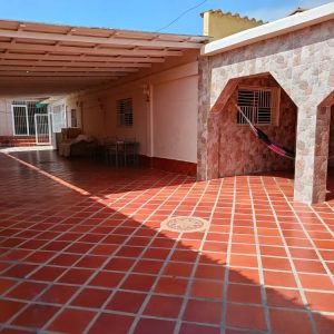 Casa + 3 Apartamentos, En Venta, En Avenida Terranova, Calle San Francisco, Nueva Esparta, Isla de Margarita, 555 Mt2, 13 Hab y 10 Baños