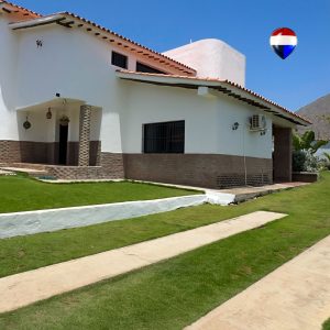 Casa de 2 Niveles Con Piscina, En Venta, En Sabana de Guacuco, Nueva Esparta, Isla de Margarita, 754 mt2, 3 Hab y 4 Baños