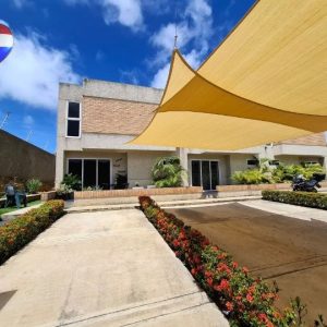 Town House En Conjunto Cerrado En Urbanizacion Mundo Nuevo, Los Robles, Isla De Margarita, Nueva Esparta