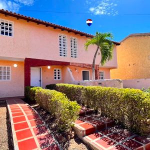 Town House En Urbanismo Privado En Villa Rosa, Isla De Margarita, Estado Nueva Esparta