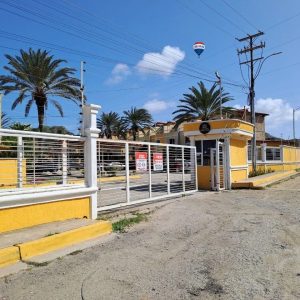 Town House En Los Robles, Conjunto Resd. Estancia Roble Real, Municipio Maneiro, Isla De Margarita, Estado Nueva Esparta