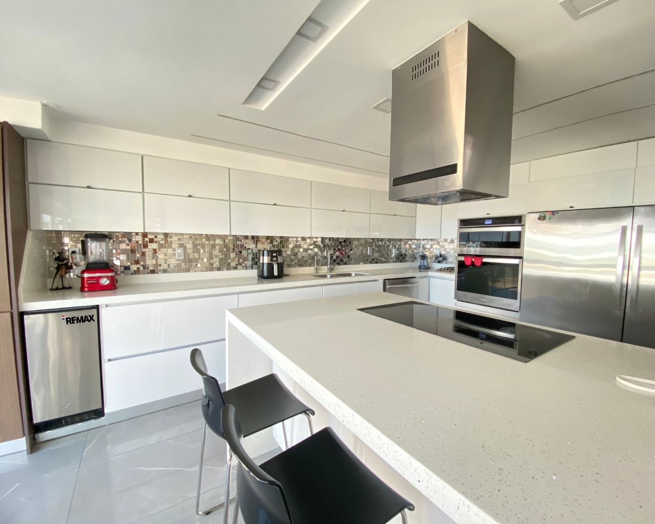 Excelente Apartamento Con Vista Al Mar En Avenida Aldonza Manrique, Playa, Residencias L Arena, Municipio Maneiro, Isla De Margarita, Estado Nueva Esparta - Imagen 3