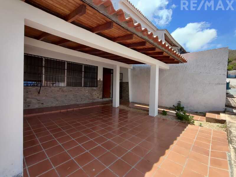 Remax2mil Vende Casa En Urb. Santa Lucía , Municipio Arismendi, Isla De Margarita, Estado Nueva Esparta
