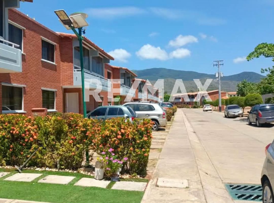 Remax2mil Vende Town House En Terraza Del Valle , Municipio Mariño, Isla De Margarita, Estado Nueva Esparta - Imagen 8
