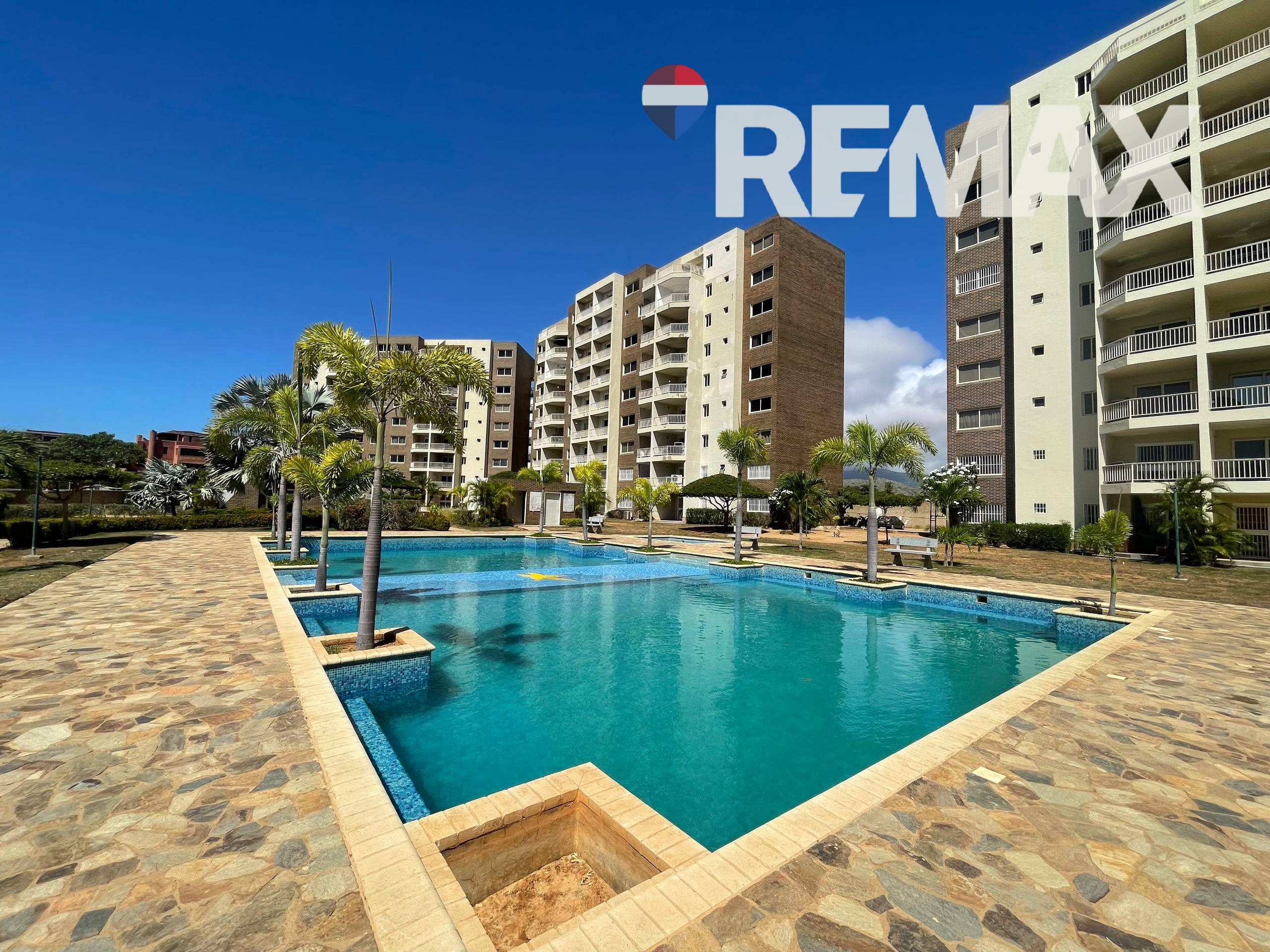 Remax2mil Vende Apartamento,urbanizacion Costa Azul, Municipio Mariño, Isla De Margarita, Estado Nueva Esparta - Imagen 2