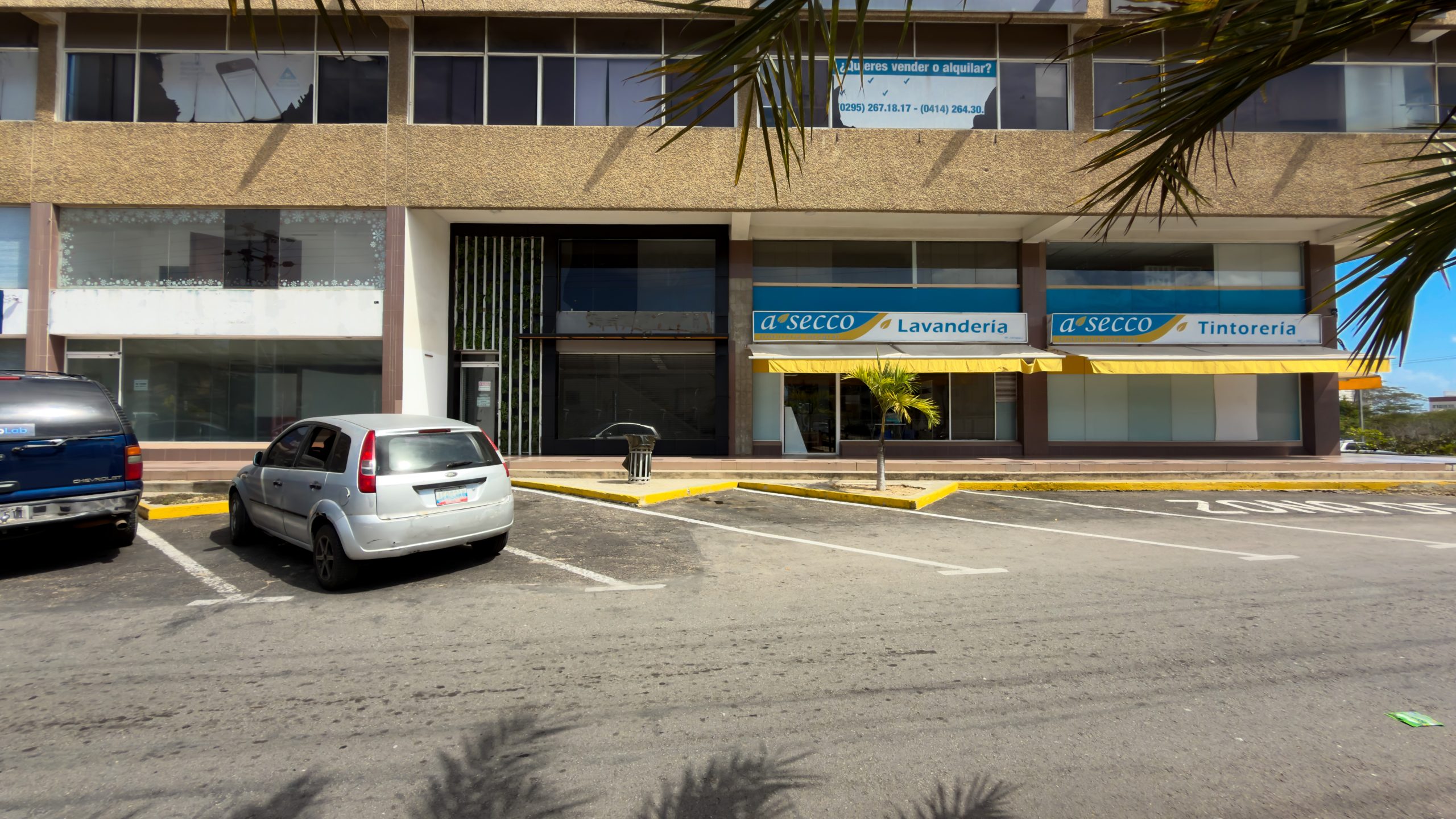 Remax2mil Alquila Local,c.c. Empresarial Ab. Municipio Maneiro, Isla De Margarita, Estado Nueva Esparta - Imagen 4