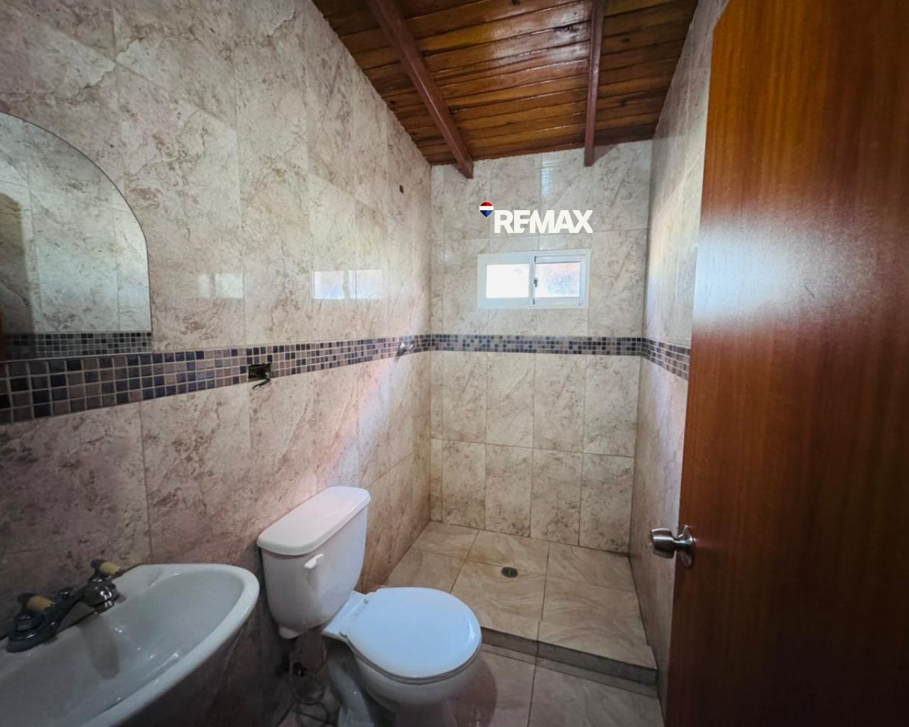 Remax2mil Vende Casa,sector La Guardia. Municipio Diaz, Isla De Margarita, Estado Nueva Esparta - Imagen 4