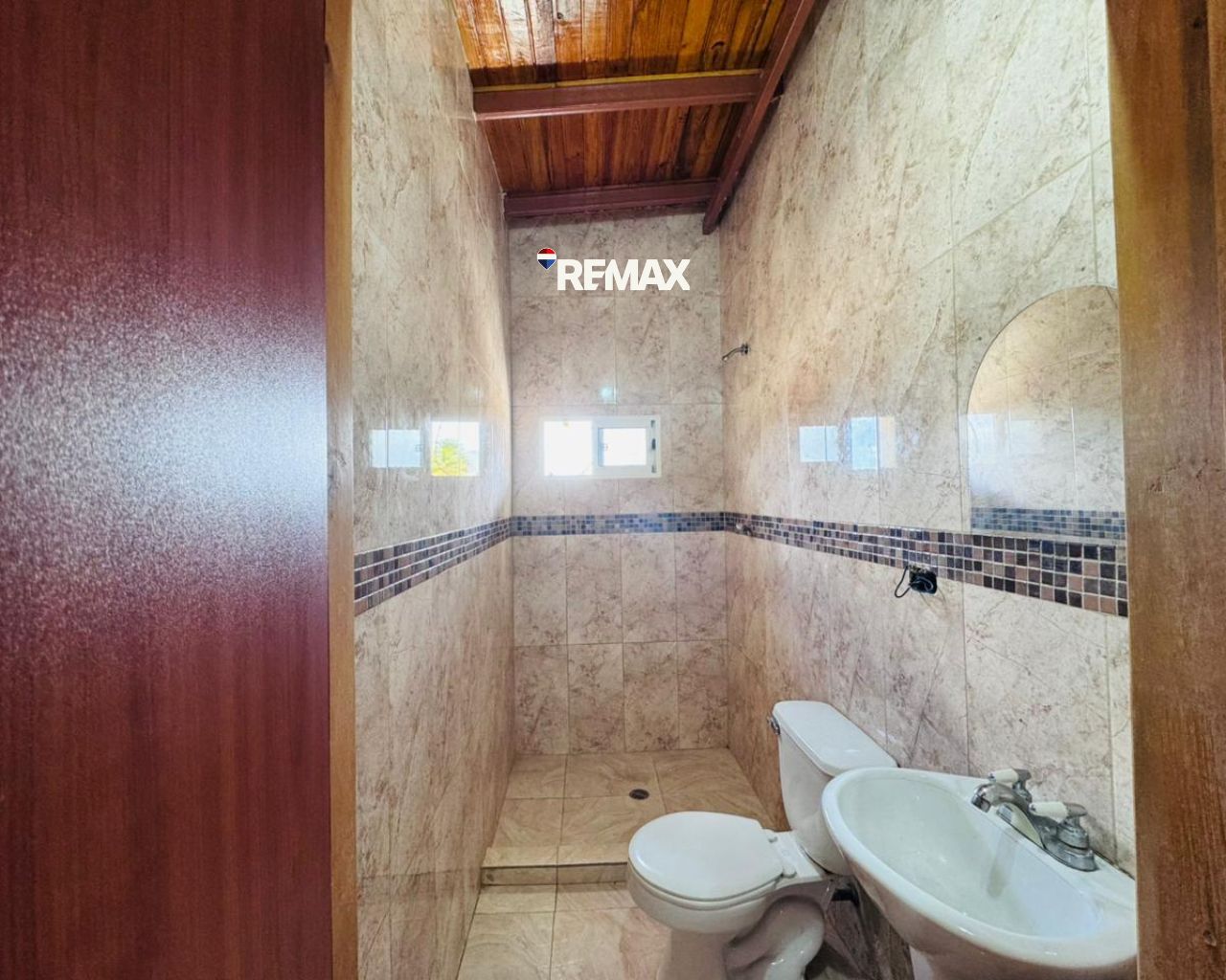Remax2mil Vende Casa,sector La Guardia. Municipio Diaz, Isla De Margarita, Estado Nueva Esparta - Imagen 5