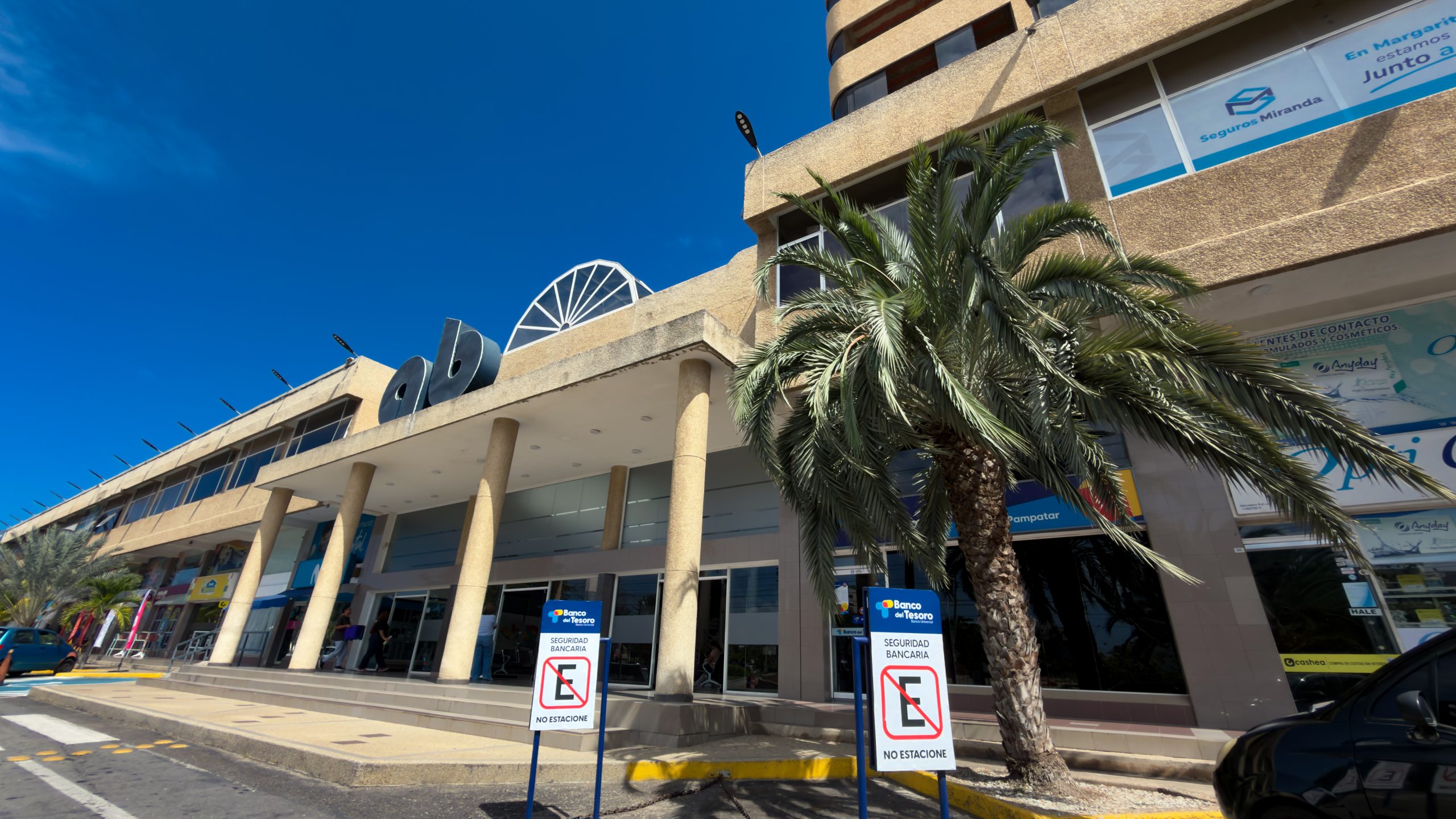 Remax2mil Alquila Local,c.c. Empresarial Ab. Municipio Maneiro, Isla De Margarita, Estado Nueva Esparta