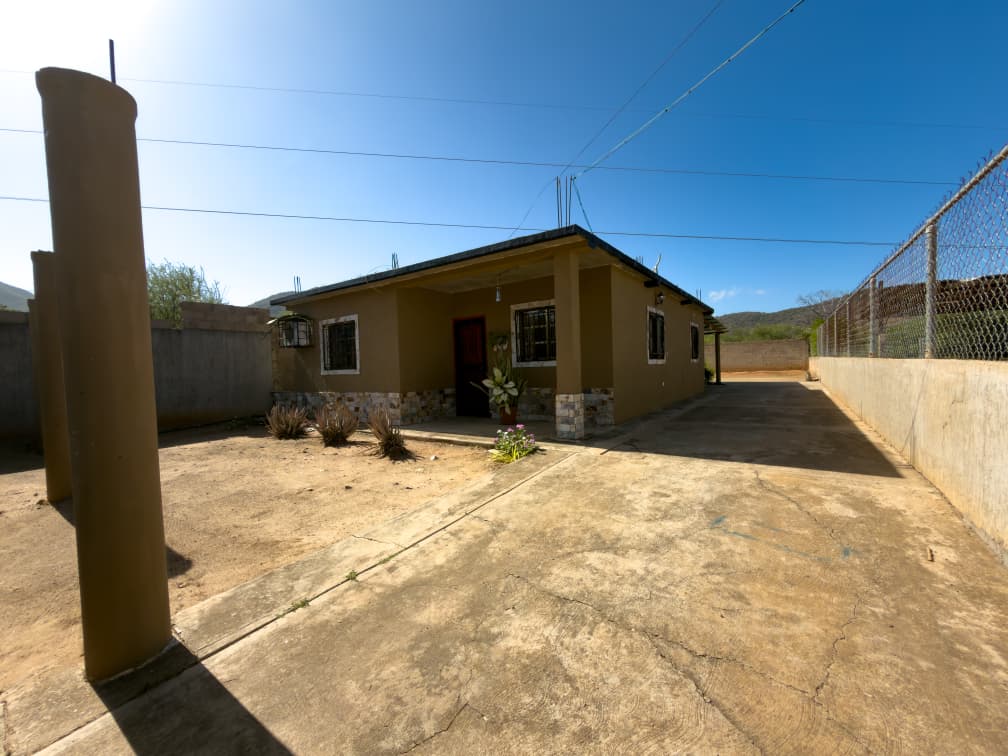 Remax2mil Vende Casa, Sector El Tuey. San Juan Bautista . Municipio Diaz, Isla De Margarita, Estado Nueva Espart - Imagen 3