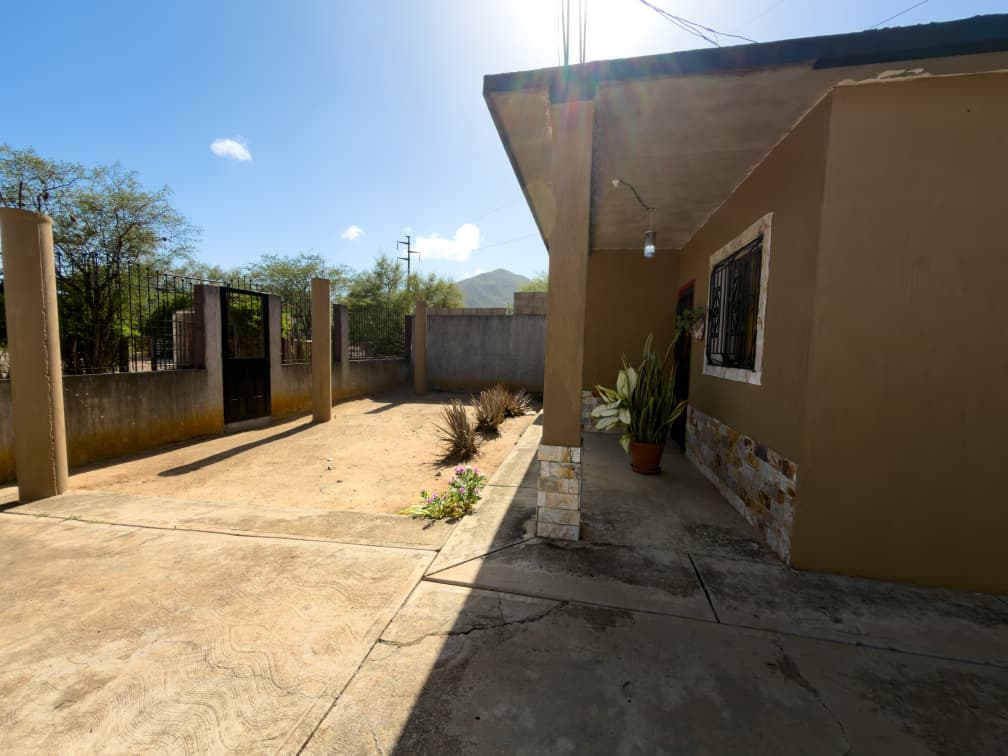 Remax2mil Vende Casa, Sector El Tuey. San Juan Bautista . Municipio Diaz, Isla De Margarita, Estado Nueva Espart - Imagen 5